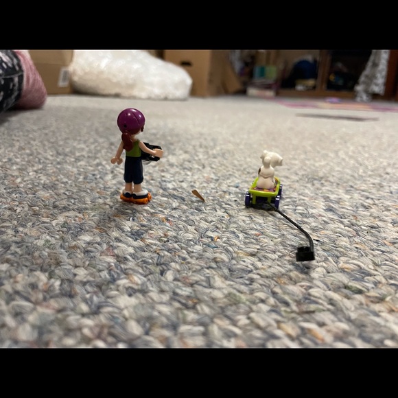LEGO Friends 41099 Heartlake Skate Park - Picture 8 of 11